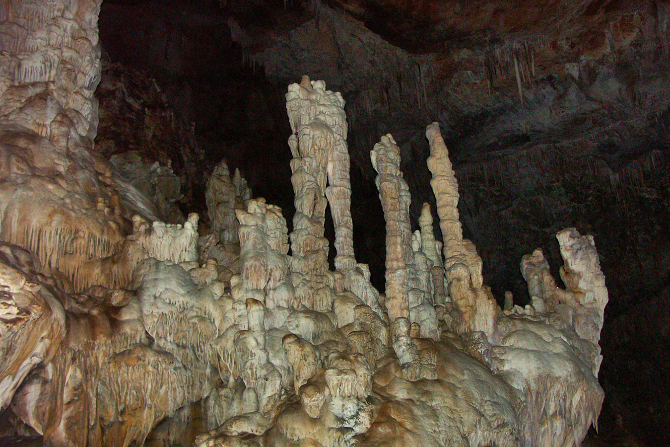 LA GROTTE PELEKITA